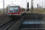 628 527 als Kurzpendel Grevenbroich - Neuss auf der RB 38 bei der Einfahrt nach Neuss (24.1.14).