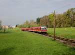 Der 628 426 und ein Weiterer als RB nach Passau am 12.04.2014 unterwegs bei Pfenningbach.