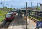 Mehrere abgestellte Triebwagen der BR 628/928 am Bahnsteig 3 in Neubrandenburg.