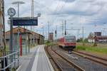 Vom Bahnsteig 4 in Pasewalk weggesetzter Triebwagen, die Info hierfür ist auf der Anzeigetafel zu sehen.