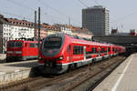 DB 633 034 und ein weiterer 633 stehen als RE 57588 (RE 74) nach Kempten im Hbf München bereit, 26.02.2021