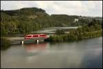 640 008 berquert bei Olpe den Biggesee in Richtung Finnentrop. (04.09.2010)