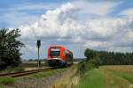 Vor beeindruckender Wolkenkulisse fhrt 641 039 durch die Felder Richtung Crawinkel. Gleich erreicht die RB den Bahnhof Emleben. (6.8.2011)