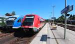 Links steht der 642 800-6und wartet auf die Rückfahrt nach Cottbus und rechts hat Einfahrt in Neuenmarkt-Wirsberg hat 641 037 mit dem RE 3068 aus Bayreuth Hbf.