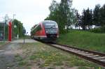 Am 13.05.2007 erreicht der VT 642 031-9 als RB 16468 Mehltheuer - Gera Hbf den Bedarfshaltepunkt Bernsgrn. Nach kurzem Halt - obwohl niemand ein- oder aussteigen wollte - fhrt der Zug weiter. Der Verkehr auf der KBS 546 Gera - Weida - Mehltheuer -Hof ist nicht sehr dicht, jedoch gibt es RE von Leipzig ber Gera und Hof nach Mnchen als  Vierlnder-Express. Fr einen lngeren Aufenthalt ist Bernsgrn mangels (aktuell) Versorgungsmglichkeiten ohne Auto oder Fahrrad nicht empfpehlenswert. Dann lieber in Mehltheuer, wo der Bahnbetrieb dichter ist, oder Arnsgrn. Als touristisches Highlight kann die Kartbahn Oberlandring zwischen Bernsgrn und Arnsgrn gelten, wo an jenem Wochenende der Auftakt des ADAC-Mini-Bike-Cups 2007 stattfand.
