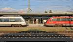 Talent 2 und Desiro stehen sich in Magdeburg Hbf auf Gleis 8 gegenüber.