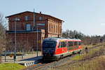 DB Triebwagen der BR 642 nach Velgast in Barth am Bahnsteig.