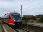 642 193 bei der Einfahrt in den Bahnhof Smmerda am 22.06.2007 - an de Seite hat dieser Desiro ein hssliches Graffiti