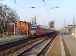 642 691 im winterlich wirkenden Bahnhof Smmerda steht zur Weiterfahrt nach Erfurt Hauptbahnhof auf Gleis 1 bereit - 23.03.2007