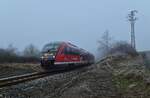 Nach der Kreuzung mit dem nach Miltenberg fahrenden RB 84 in Bödigheim kommt der 642 719 gen Seckach fahren an einem ehemaligen Feldweg Bü der nun aufgelassen ist vor mein Objektiv.