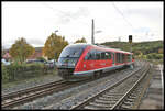 Desiro 642046 fährt hier am 28.10.2023 um 10.25 Uhr aus Neustadt an der Aisch kommend in Steinach b. Rothenburg ob der Tauber ein.