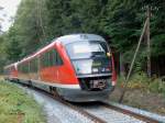 Nachschu auf die Regionalbahn Bad Schandau - Sebnitz (Sebnitztalbahn) kurz hinter dem Hp Kohlmhle. Anlsslich des  Tag der Sachsen 2003  besteht der Zug nicht nur aus einer sondern aus zwei Desiro-Einheiten; 07.09.03
