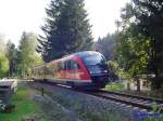 642 034-3 rollt am 03.10.2007 als RB 27688 von Altenberg (Erzgeb.) nach Heidenau durch die kleine Ansiedlung Brenklau zwischen Brenstein und Brenhecke-Johnsbach.