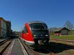 Grenzverkehr im Erzgebirge: Im Grenzbahnhof  Vejprty (Weipert) stehen hier der DB 642-701, der nach Chemnitz fhrt und der CD 810-601, der von Chomutov (Komotau) hier hoch ins Erzgebirge gefahren ist.