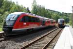 Im Bahnhof Hetzdorf kreutzen am 08.05.09, 642 696-0 mit 642 058-2.