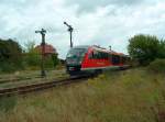 DB 642 669-6 + 642 163-9 als RB 25974 von Naumburg (S) Ost nach Nebra, bei der Ausfahrt in Laucha; 13.09.2009