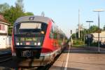 642 216 und 642 213 halten bei ihrem Weg als RB von Leutkirch nach Lindau Hbf auch in Ki�legg, 05.06.10