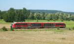 Eine Regionalbahn Richtung Bad Windsheim am 1.8.07 zwischen Dietersheim und Dottenheim.