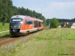 642 612 fhrt am 15.8.07 an St.Veit und der Vorsignalbake des Pleinfelder Einfahrvorsignals vorbei nach Gunzenhausen.