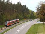 Blick von der neuen Br�cke der Belmbracher Stra�e nach Westen am 6.5.13: 642 074 hat die 25-Promille-Steigung �stlich von Roth geschafft.