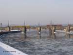 Ein Desiro und ein Straenbahnzug NGT D12 DD begegnen sich auf der Dresdner Marienbrcke, 06.02.2006  