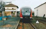 Blick nach Norden im Bahnhof Ebern am 10.11.02, ein  Desiro  steht abfahrbereit nach Bamberg.