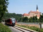 Fast ein Jahr nach dem verheerenden Hochwasser fährt sie auf der 19 km langen Teilstrecke Heidenau-Glashütte ab 29.06.03 wieder, die Müglitztalbahn;  Hier der talaufwärtsfahrende