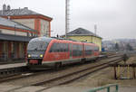 Ein typischer Desirio, der Gesellschaft Arriva, in Turnov, einen Bahnknotenpunkt nahe Liberec. Es handelt sich um 642 090, das typische DB Verkehrsrot, deutlich verblichen, ist noch zu erkennen. Turnov, 24.01.2020  11:28 Uhr.