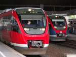 Zwei  Talente  warten im Dsseldorfer Hauptbahnhof auf ihre Abfahrt.