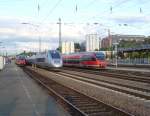 643 028 als RB von Kusel, TGV 4414 als TGV 9552 Frankfurt (Main) - Paris Est und 643 015 als RB nach Pirmasens sind am 22.09.2011 in Kaiserslautern Hbf  