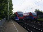 Zwei Euregiobahn (RB20) begegnen sich im Bahnhof Kohlscheid bei Sonne und  Wolken am Morgen vom 10.6.2014.