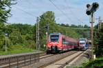 Während 442 802 als RE3 dem Aachener Hbf entgegen strebt, setzt 643 210 als RB20 seinen Weg in Richtung Stolberg-Altstadt fort.