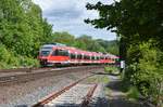 644 564 am 20.05.2017 mit RE 57 nach Dortmund kurz vor dem Bahnhof Arnsberg