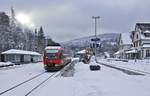 Mit dem Sauerland-Express von Hagen Hbf. nach Kassel-Wilhelmshöhe verlässt 644 057 am 09.01.2021 den Bahnhof Brilon Wald