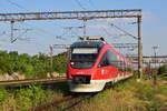 644 063 fährt durch Bucuresti Basarab als RE 11093 nach Rosiori Nord.