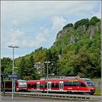 Im Bahnhof von Gerolstein prsentierten sich am 06.06.10 verschiedene Triebzge vor der Kulisse der markanten Felsformationen der Vulkaneifel.