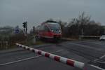 Dejá vu! Als RB 38 kommt mir der 644 031 in Holzheim am Bü Friedhofstraße/Röckrather Weg bei diesigem Wetter vor die Linse.