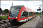 DB VT 646020 war am 30.5.2007 als RB 51 zwischen Brandenburg HBF und Rathenow, hier am Bahnsteig in Rathenow, im Einsatz.