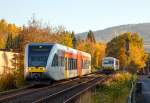 
Der VT 116 (95 80 0646 416-7 D-HEB / 95 80 0946 916-3 D-HEB / 95 80 0946 416-4 D-HEB) ein Stadler GTW 2/6 der HellertalBahn, als RB 96  Hellertal-Bahn  (Neunkirchen(Kr Siegen) - Herdorf - Betzdorf) und der Dieseltriebwagen VT/VS 51 (95 80 0628 051-4 D-WEBA / 95 80 0928 051-1 D-WEBA) der Westerwaldbahn (WEBA), als RB 97  Daadetal-Bahn  (Daaden - Betzdorf) erreichen am 27.10.2015 bald den Bahnhof Betzdorf/Sieg.