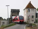 Auf der KBS 146 gibt es zwischen Eckernförde und Süderbrarup noch eine Besonderheit: Die kombinierte Straßen- und Eisenbahnbrücke in Lindaunis.