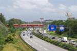 Zwei Triebwagen der Baureihe 648 überqueren auf der Fahrt von Flensburg nach Kiel Hbf am 28.06.2013 bei Kiel-Hassee die Bundesautobahn 215.