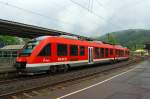 
Nach dem Regen hängen die Wolken noch tief....
Der Dieseltriebwagen 648 204 / 704 ein Alstom Coradia LINT 41 der DreiLänderBahn fährt am 11.06.2014 als RB 95 (Dillenburg-Siegen-Au/Sieg) in den Bahnhof Betzdorf/Sieg ein.