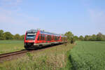 648 347 ist für erixx als RB83 von Kiel Hbf nach Lübeck Hbf unterwegs und erreicht in Kürze Pönitz. (14.05.2023)