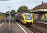 Der HLB-Triebwagen 281 wartet am 25.9.13 in Grnberg auf Gleis 2 auf den entgegenkommenden Zug aus Gieen.