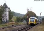 HLB-VT 277 verlie Bad Salzschlirf am 25.9.13 auf „Hp1“ und fuhr dabei am alten Wasserturm vorbei.