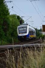 Ein vom 648 425 geführter RE10 Zug der NordWestBahn ist hier in Osterath am Bü Viehgasse zu sehen.