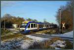 Auf der Fahrt nach Magdeburg überqueren der VT 801 mit einem weiterem Lint 41 von Transdev Sachsen-Anhalt als HEX 80149 einen Bahnübergang bei Bottmersdorf.