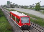 Vorher#  2013 ein Kieswerk in der Nhe des Bahnhofs Laupheim West, an dem 650 313 als RB 22655 von Ulm nach Biberach (Ri) vorbeifhrt (05.05.2013).