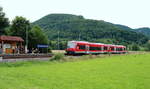 650 010 und 650 011 fahren am 11.07.2017 in den Haltpunkt Bad Urach Wasserfall ein 