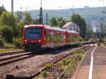 Ein Strenfried fhrt in den Aalener Bahnhof ein.